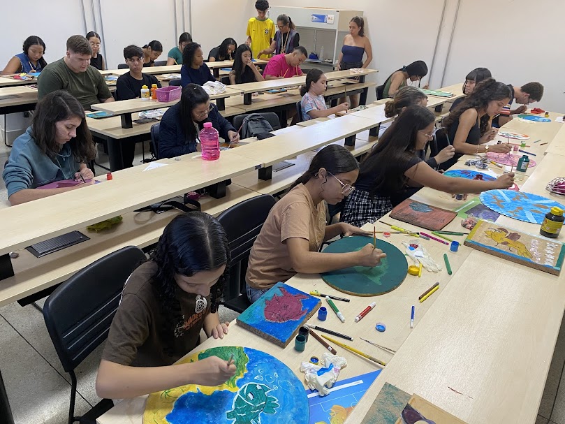 Oficina de pintura em madeira foi uma das 16 ofertadas